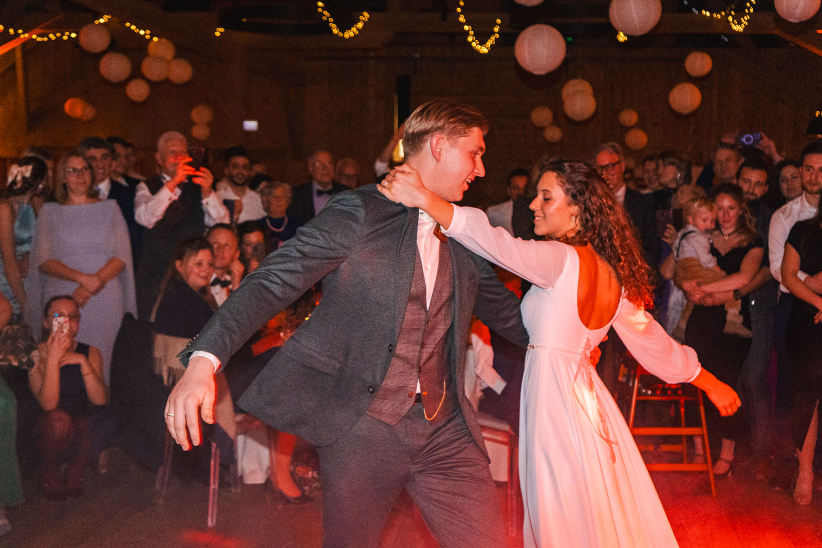 Hochzeitsszene mit Bewegung und Atmosphäre